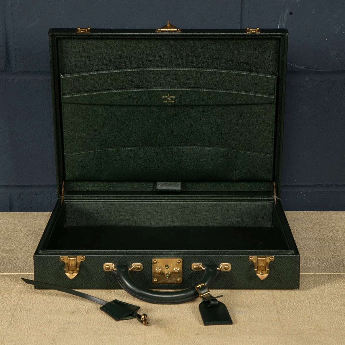 Louis vuitton shop taiga briefcase